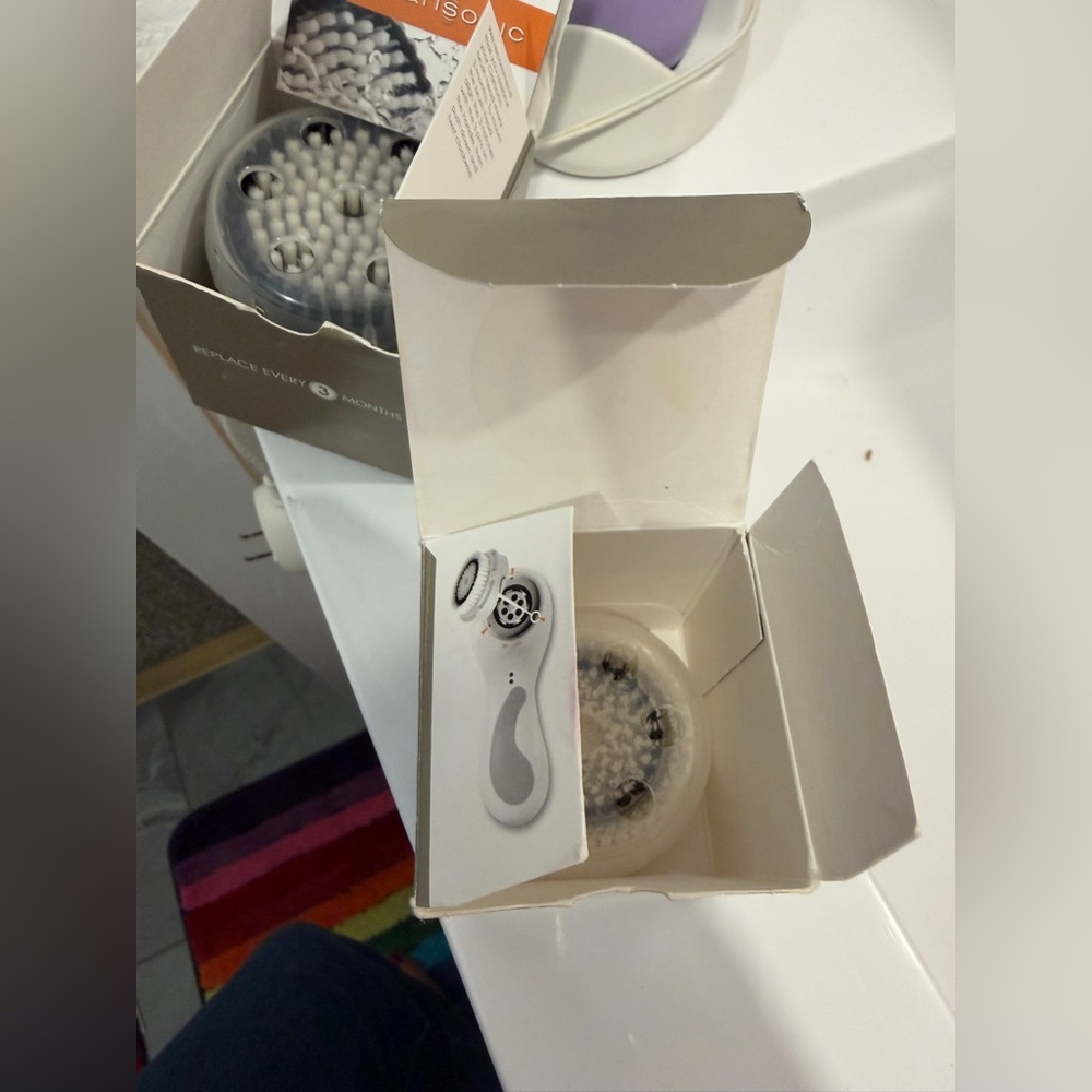 Clarisonic Plus Lavender Cleansing Device - Picture 4 of 7